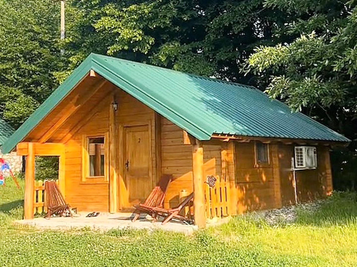 Modern-Rustic Small Wooden House Debuts in Foshan with Eco-Friendly Design